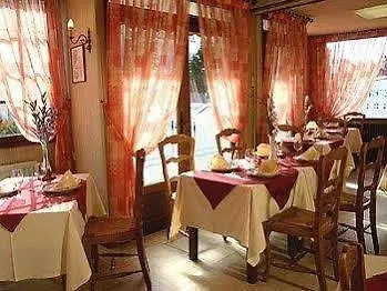 Hotel Restaurant Le Plat D'etain 2*