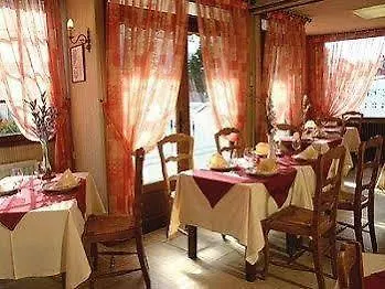 Hotel Restaurant Le Plat D'etain 2*